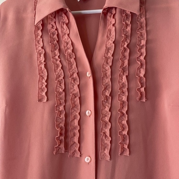 🍁price DROP🍁 Vintage pink ruffle front blouse size 18 W 100% Polyester - Picture 4 of 5